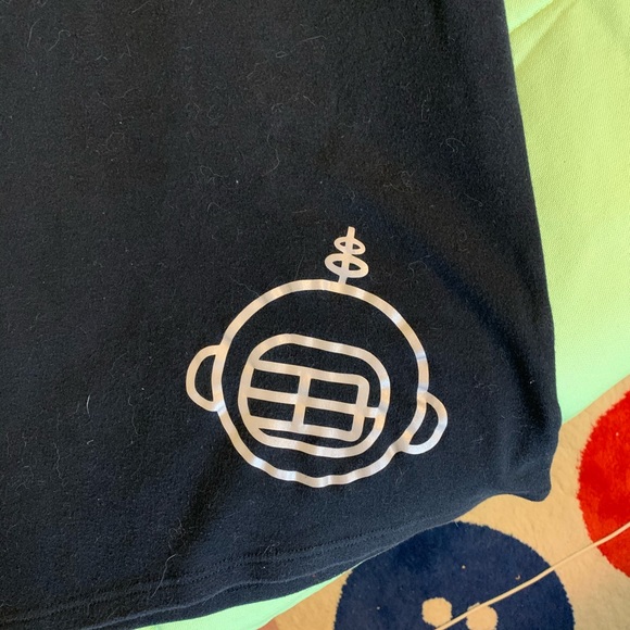 Sleeveless hooded top - Picture 2 of 5